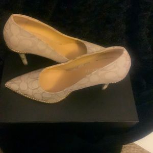 Ladies tan coach shoes